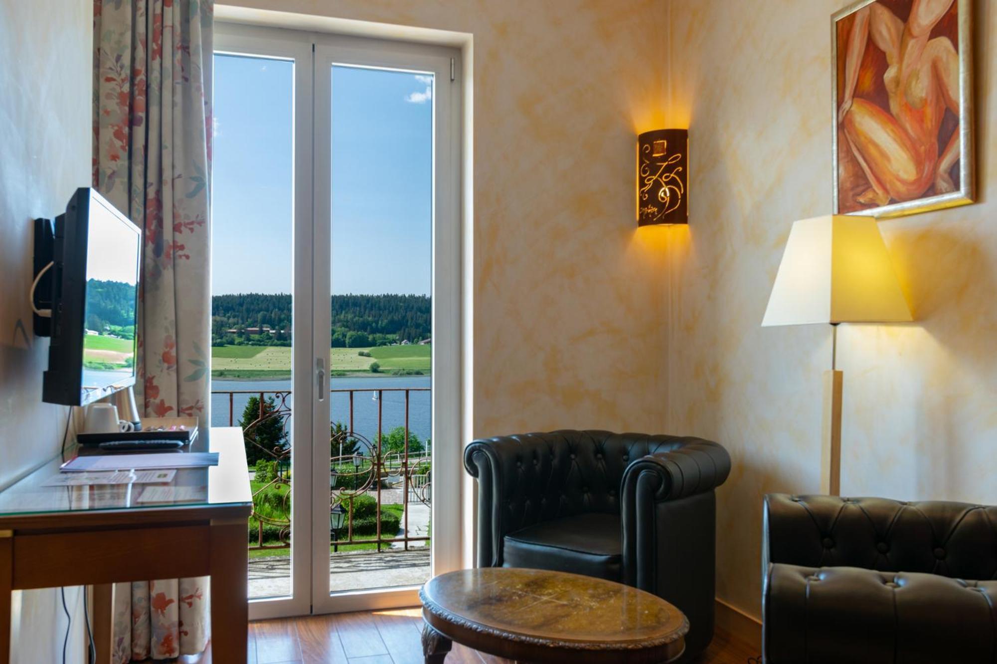 Hotel-Restaurant Le Lac Malbuisson Exterior foto